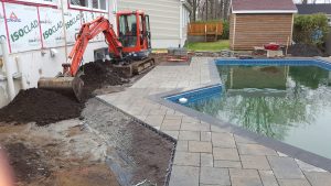 Préparation de terrain préterassement pavé unis piscine creusée finition de terrain terre à jardin